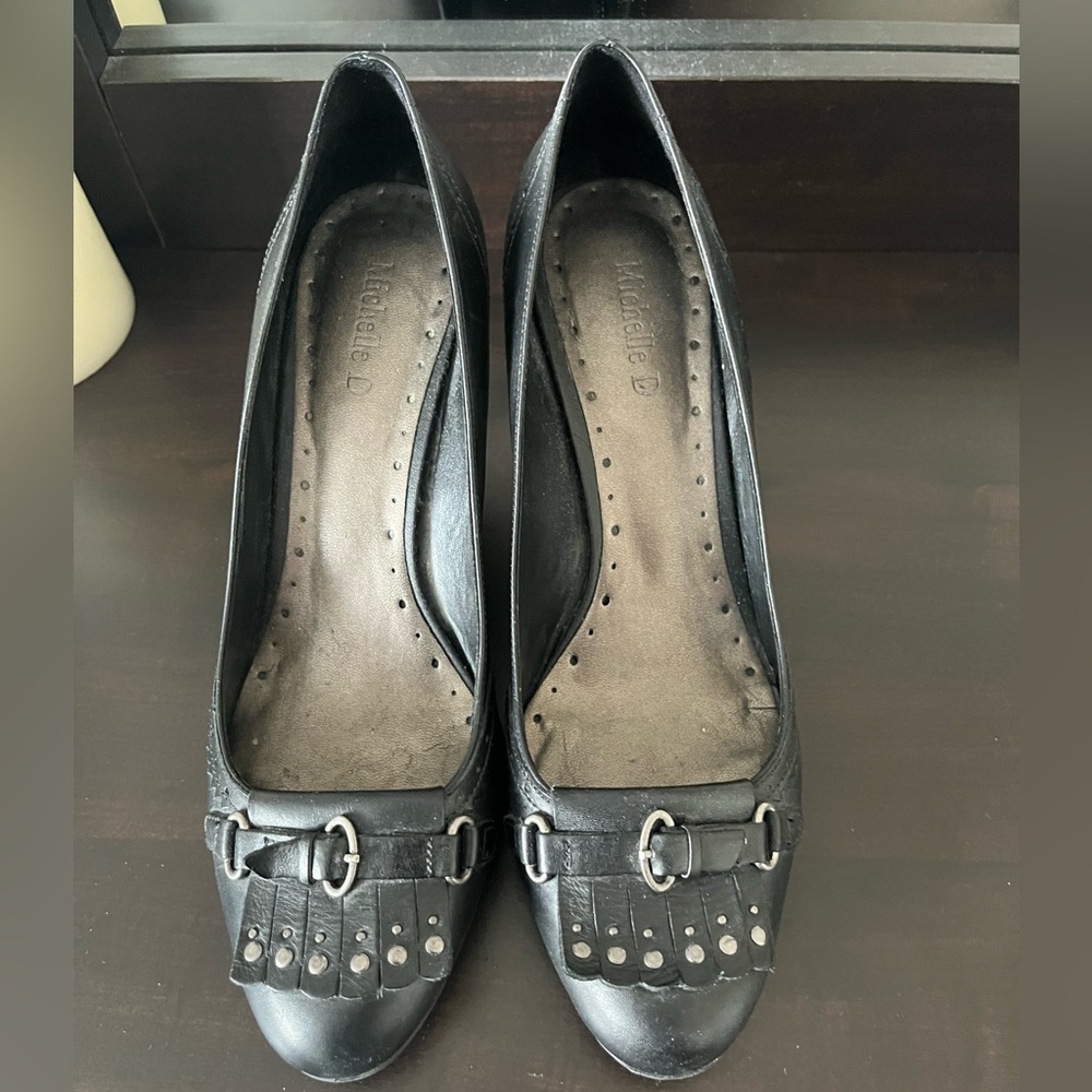 Michelle D. Preppy Black Leather Heels Size 9 1/2